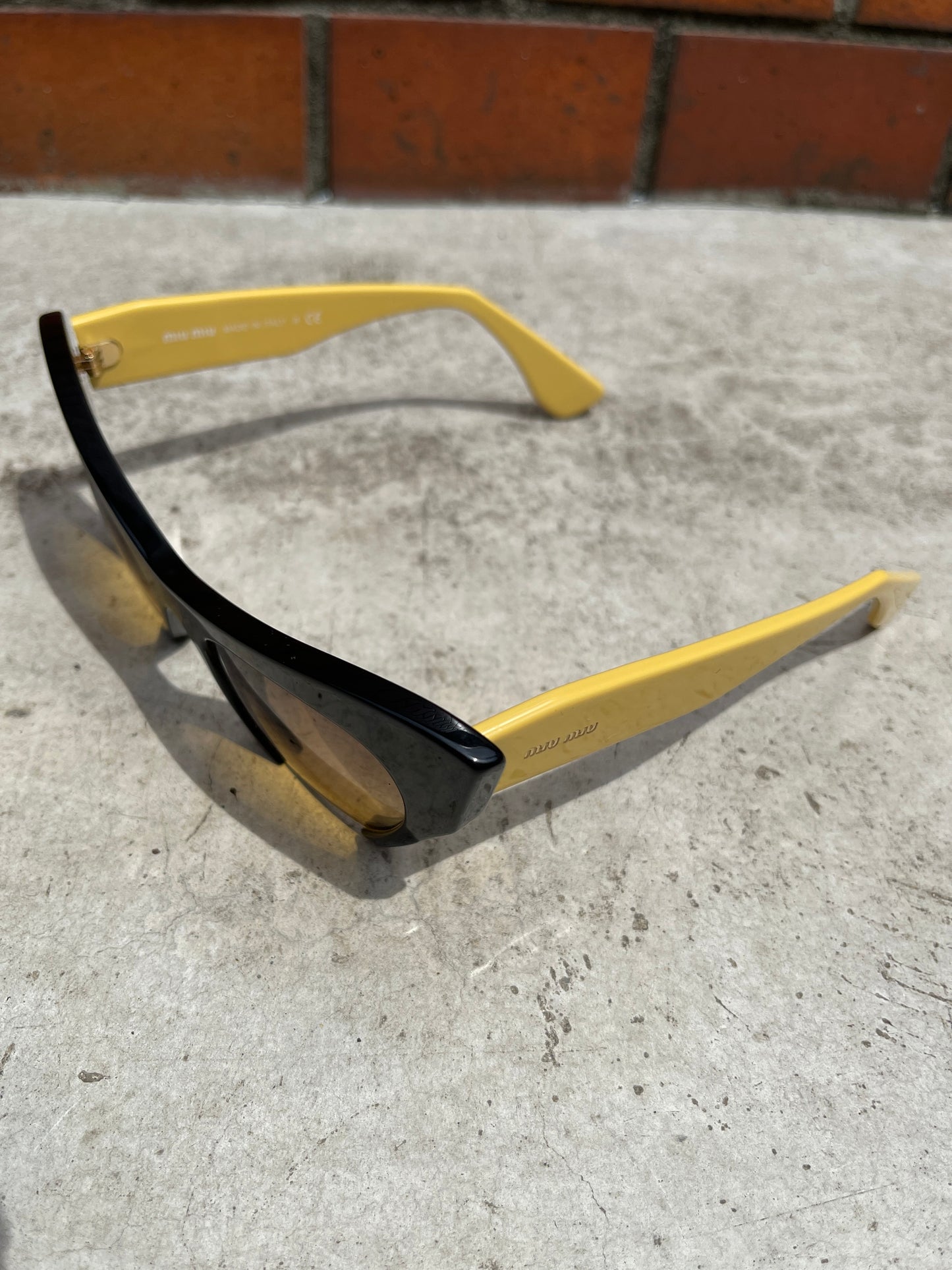 【Used】<br>"miu miu"キャットアイサングラス