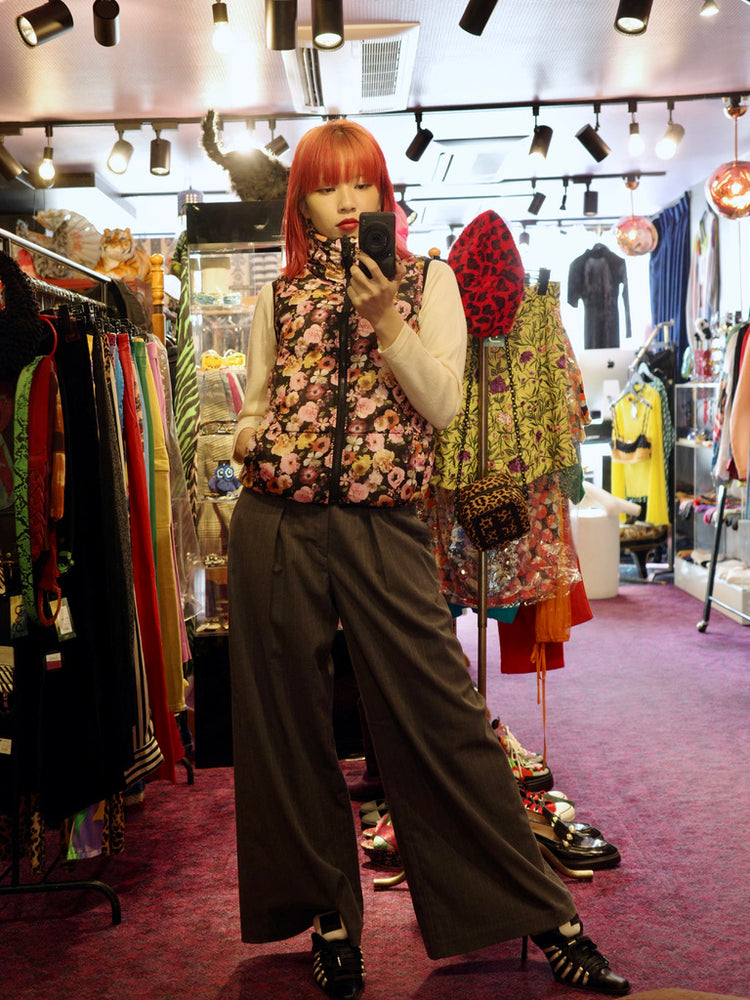 
                      
                        BESTSEY JOHNSON 花柄リバーシブルダウンベスト
                      
                    