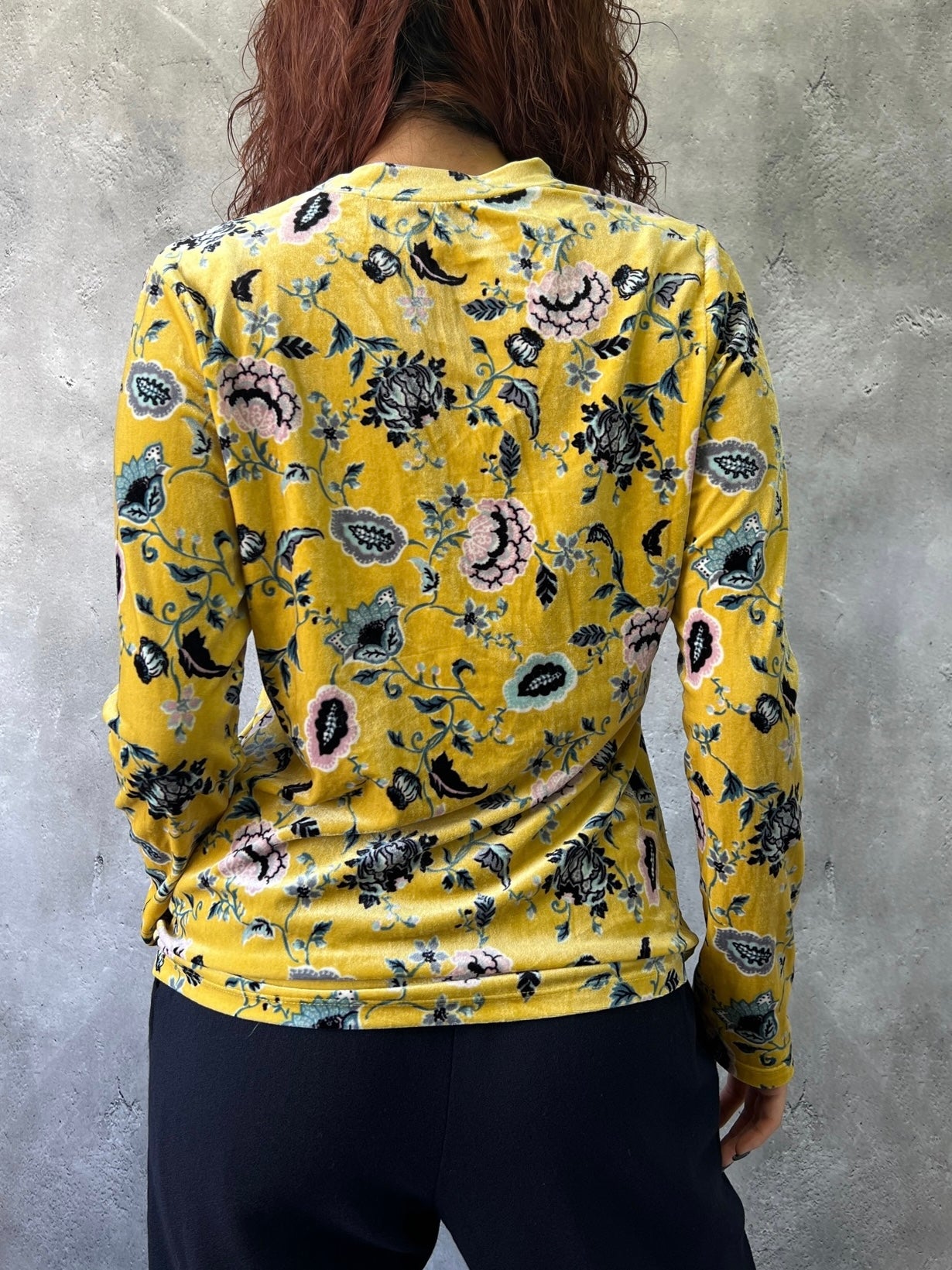 【Used】<br>小花柄カットアウトベロアトップス
