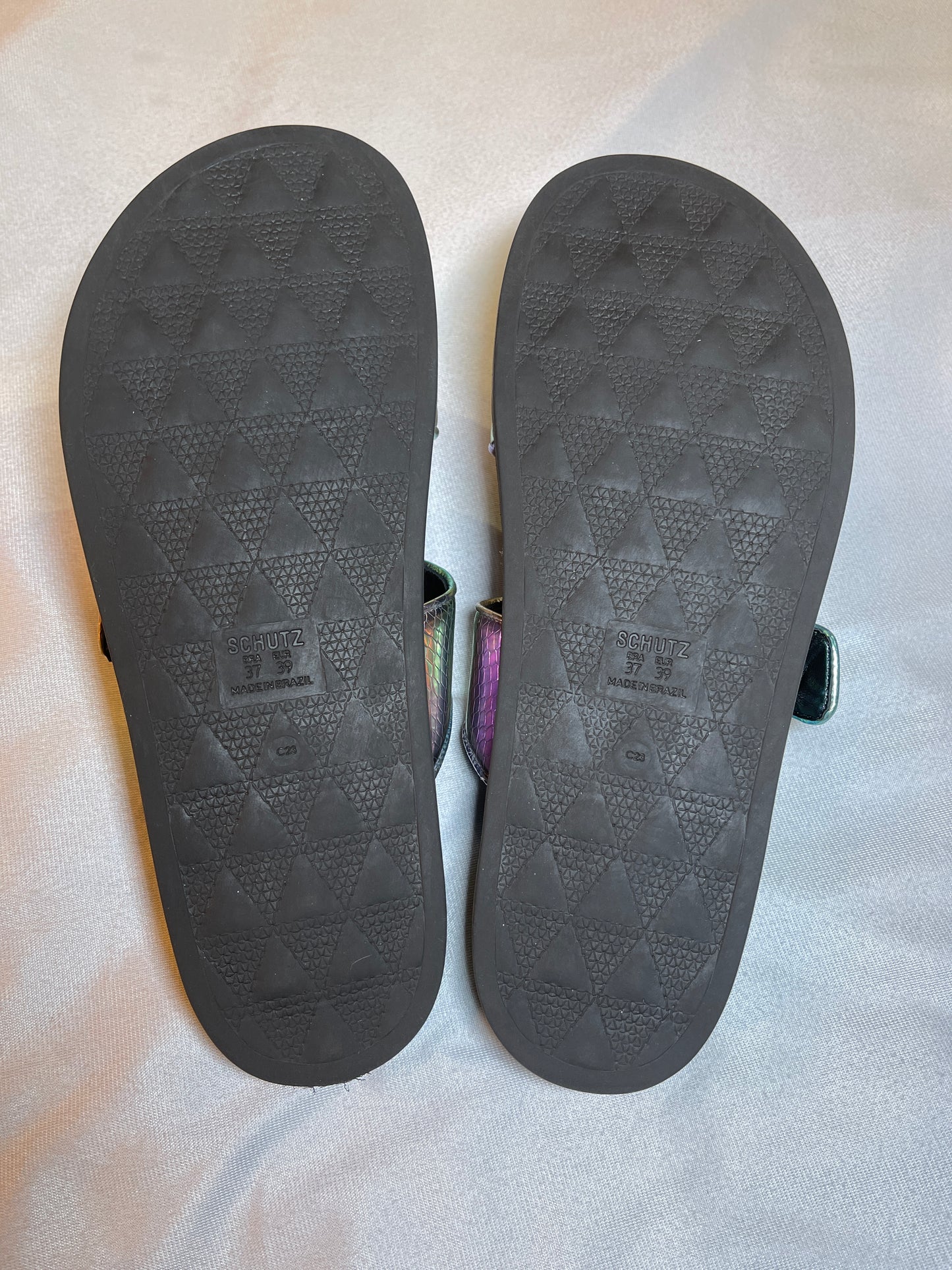 【Used】<br>"SCHUTZ"オーロラメタリックスポーツサンダル