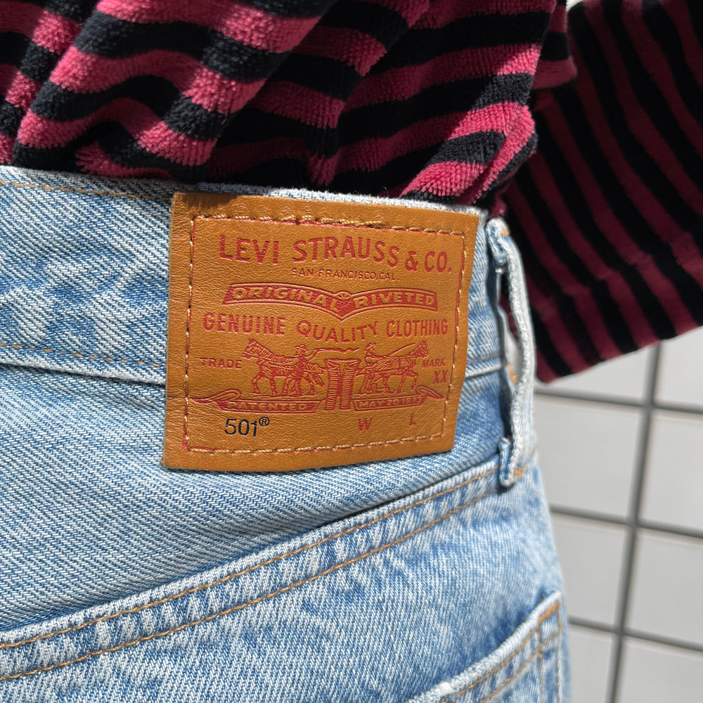 
                      
                        Levi's501ラインストーンデザインデニムパンツ
                      
                    