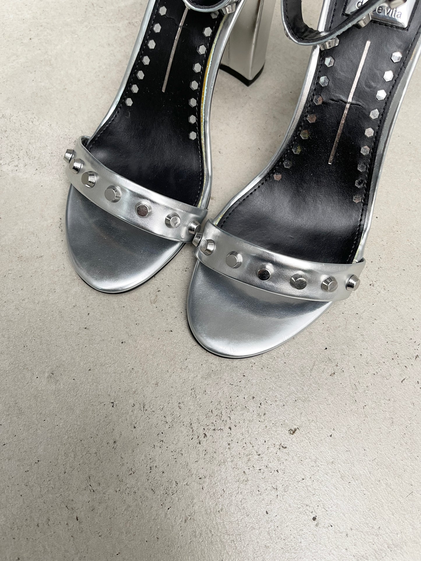 【Used】<br>"Dolce Vita"スタッズ付きシルバーヒールサンダル