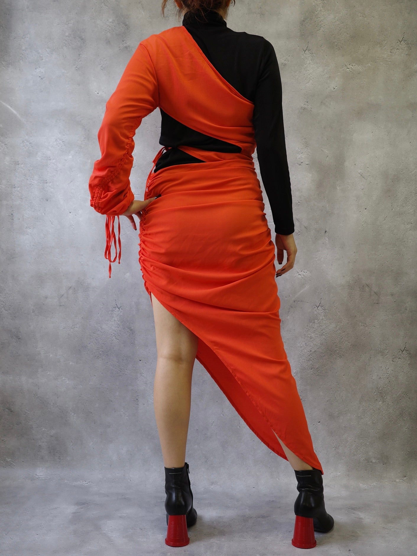 【Used】<br>アシンメトリーカットアウトワンピース