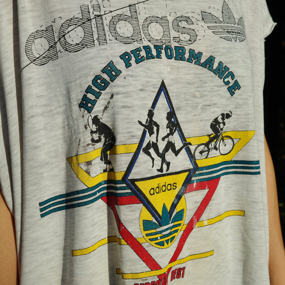 
                      
                        adidas 1980'sヴィンテージTシャツ
                      
                    