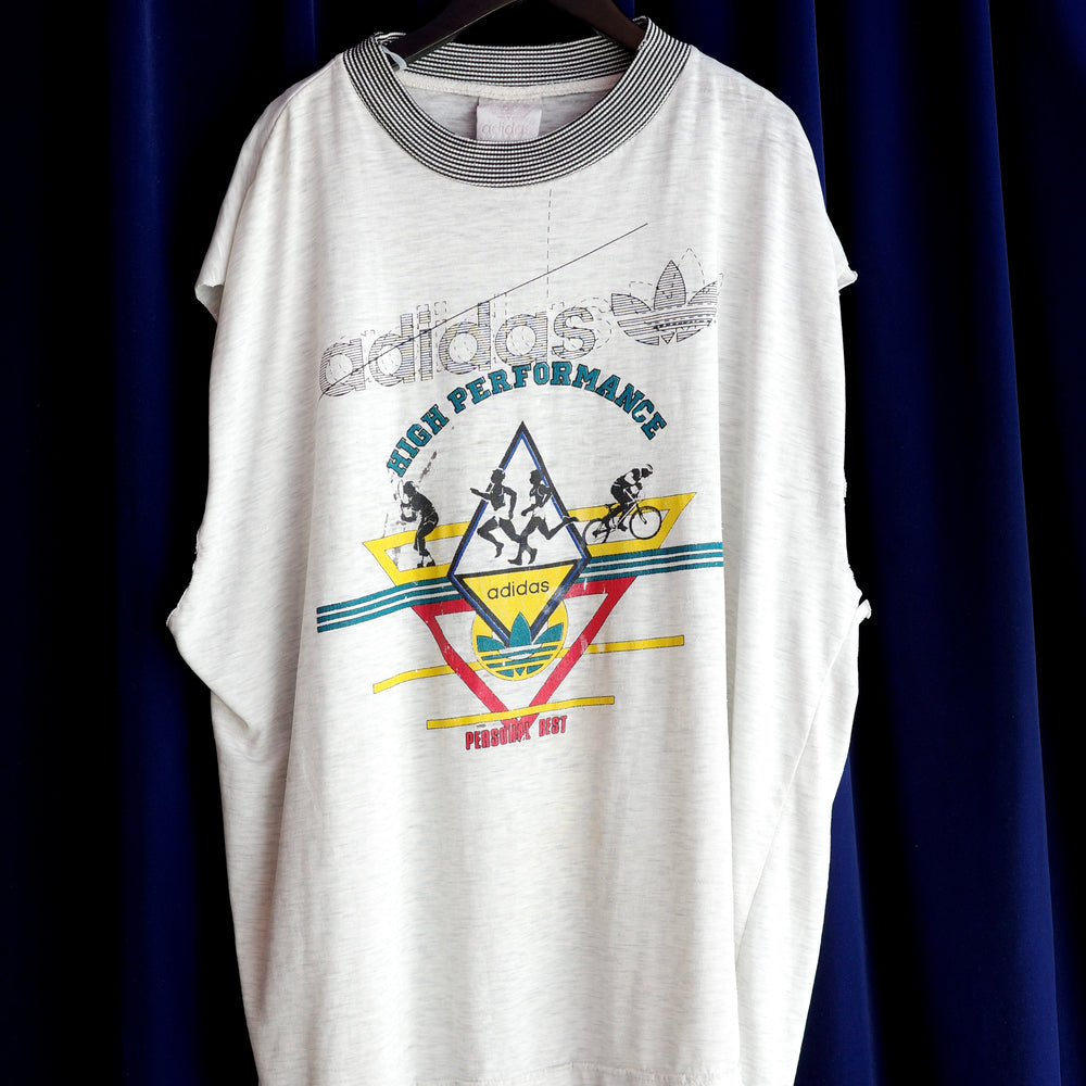 
                      
                        adidas 1980'sヴィンテージTシャツ
                      
                    