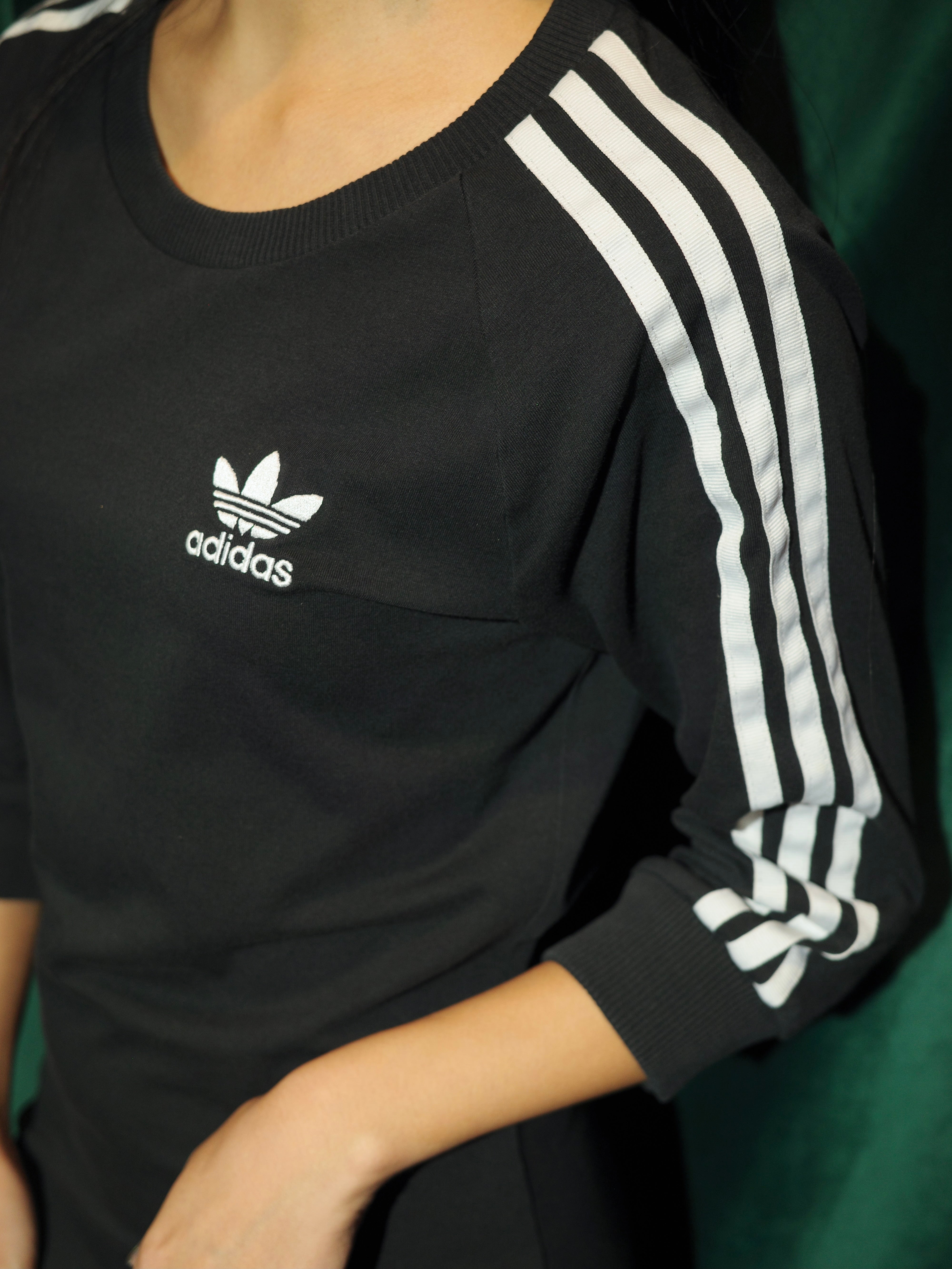 ぷ*♡様 adidas ブラック ロングドレス サイドストライプ　Lサイズ　美品 adidas - アディダス ロングワンピース Lサイズ 黒 ブラックの