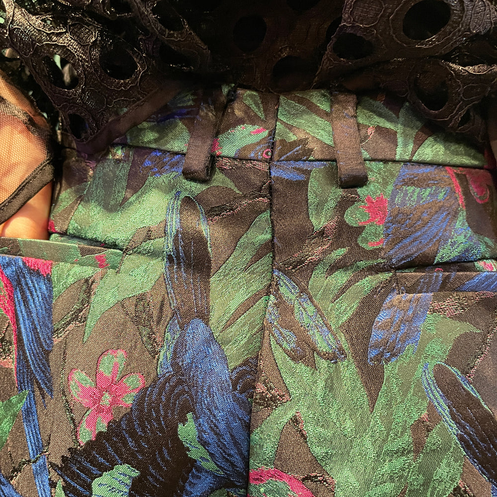
                      
                        ボタニカル柄刺繍パンツ
                      
                    
