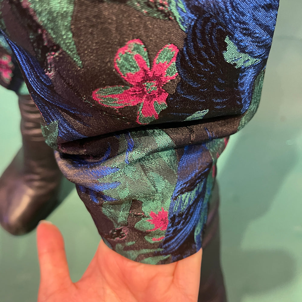 
                      
                        ボタニカル柄刺繍パンツ
                      
                    
